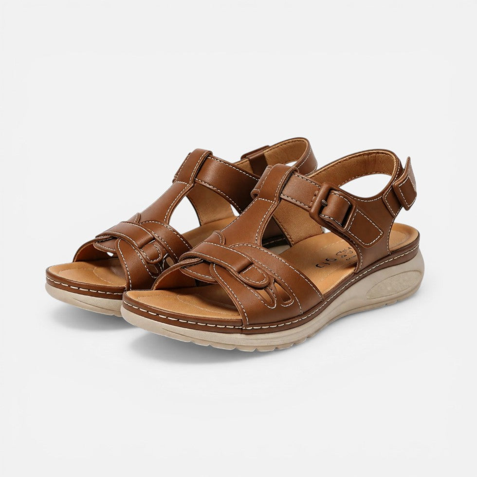 Damesandaler med justerbare stropper og flad sål