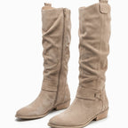 Damen Slouchy Stiefel in Wildlederoptik mit Knöchelriemen – Kniehohe Stiefel mit Blockabsatz, Herbst Winter