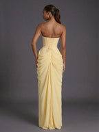 Damen-Maxikleid mit trägerlosem Korsett, Raffung und hohem Beinschlitz