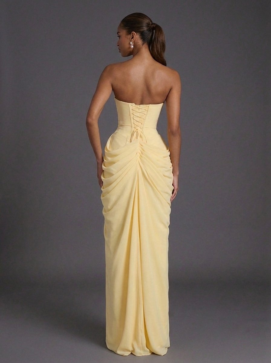 Damen-Maxikleid mit trägerlosem Korsett, Raffung und hohem Beinschlitz