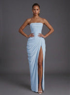 Damen-Maxikleid mit trägerlosem Korsett, Raffung und hohem Beinschlitz