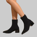 Damen Spitze Stiefeletten in Wildlederoptik mit Lackdetails – Sock Boots mit Blockabsatz, Herbst Winter