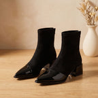 Damen Spitze Stiefeletten in Wildlederoptik mit Lackdetails – Sock Boots mit Blockabsatz, Herbst Winter