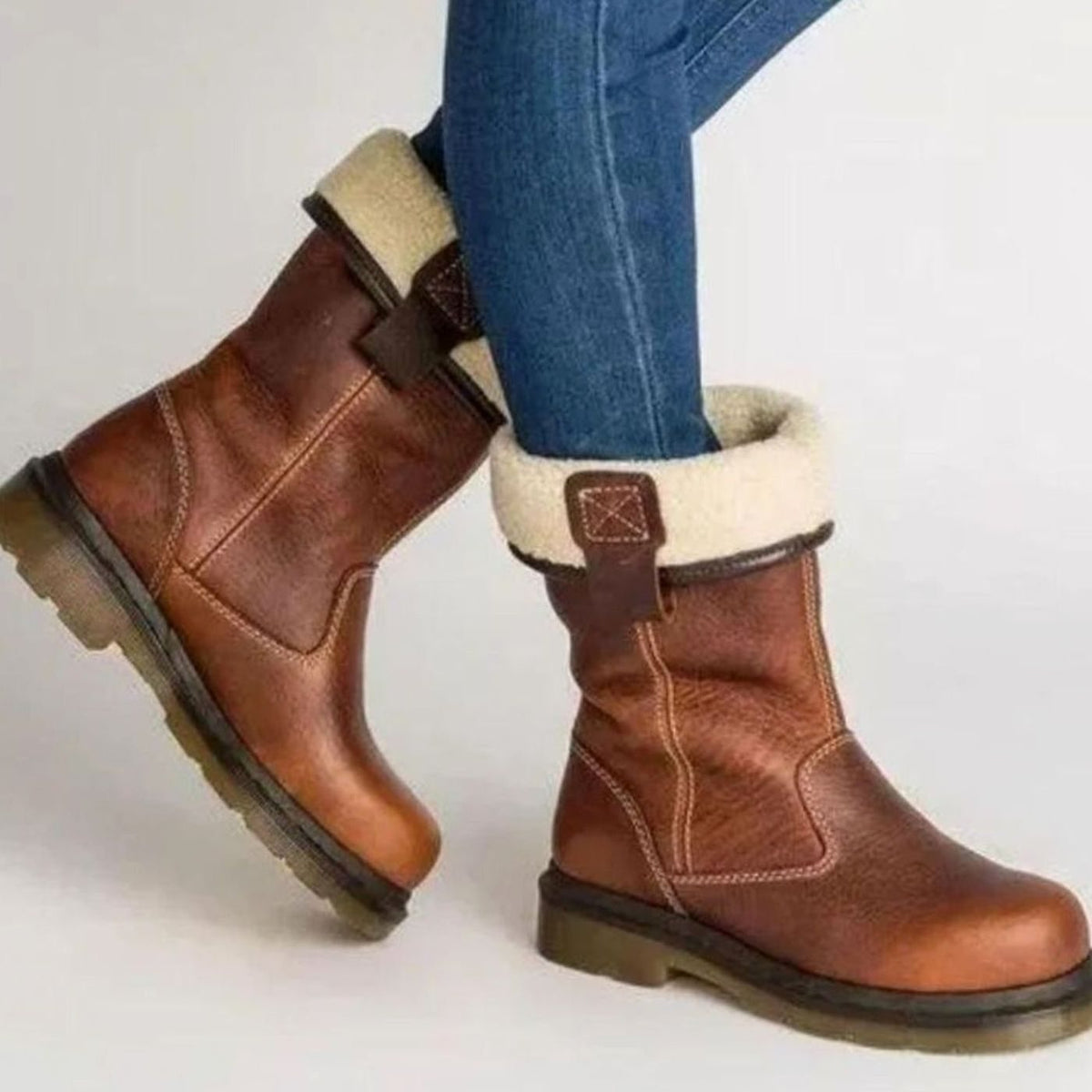 Damen Winterstiefel Braun aus Leder mit Sherpa-Futter – Warme Schlupfstiefel mit flacher Sohle