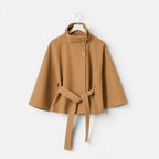 Damen Cape-Jacke mit hohem Kragen und Taillengürtel