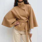 Damen Cape-Mantel mit hohem Kragen, Taillengürtel und Knopfverschluss