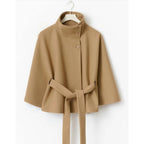 Damen Cape-Mantel mit hohem Kragen, Taillengürtel und Knopfverschluss