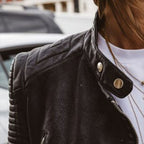 Damen Echtleder-Bikerjacke mit tailliertem Schnitt und Reißverschluss