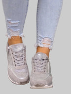 Damen Keilsneaker mit gepolsterter Innensohle, Schnürverschluss und lässigem Design