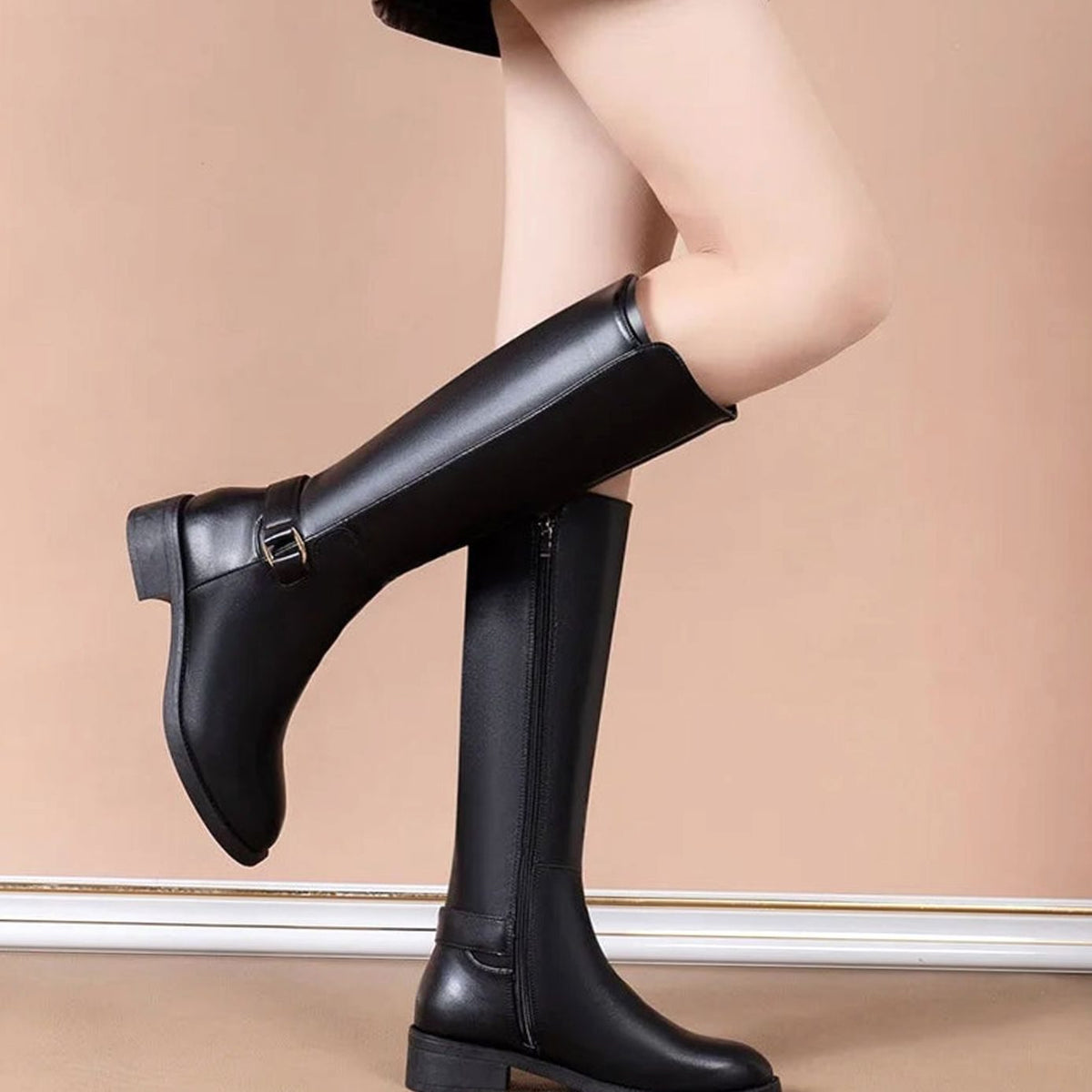 Damen Kniehohe Stiefel Schwarz aus Kunstleder mit goldener Schnalle – Stiefel mit Blockabsatz, Herbst Winter