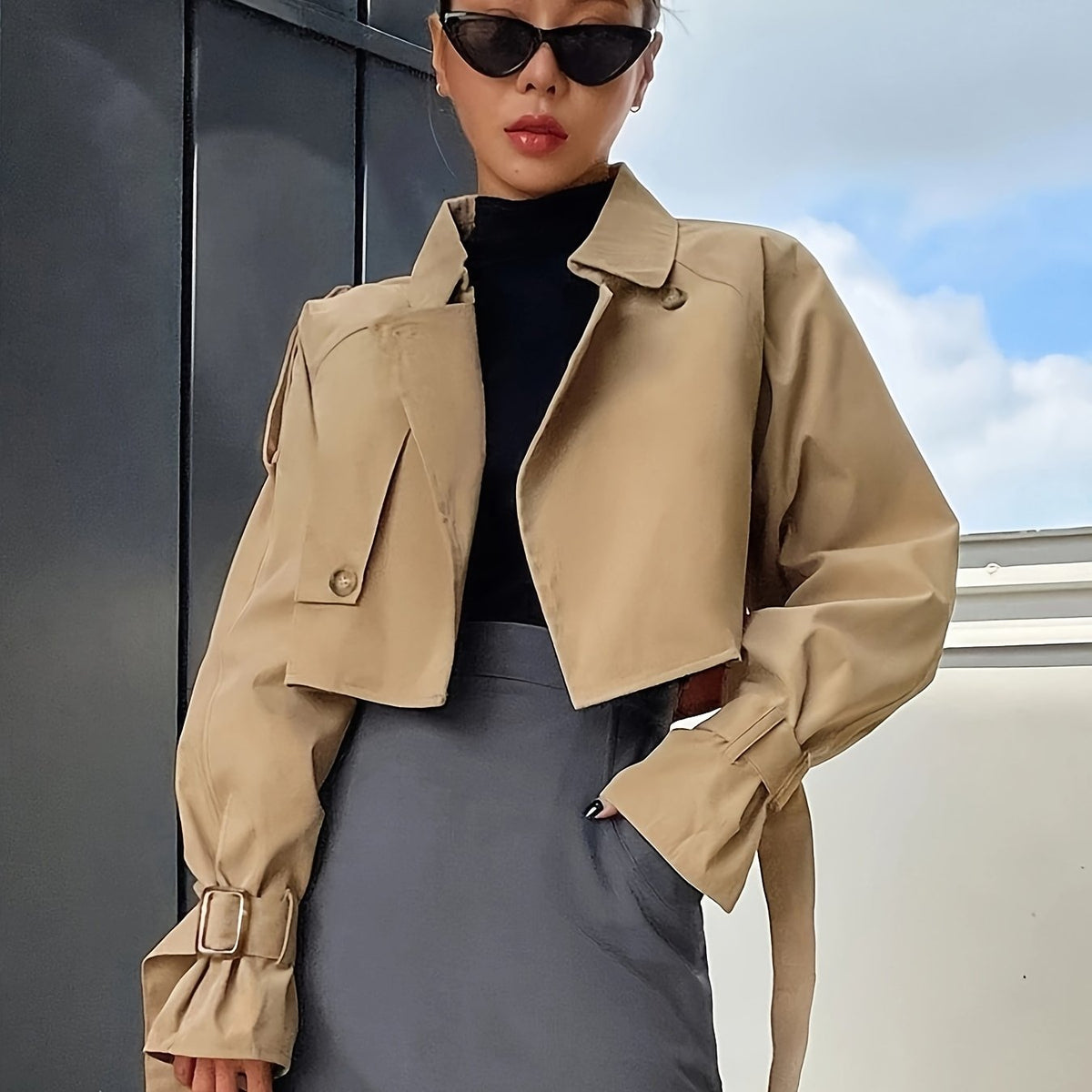 Damen Kurz-Trenchcoat mit Umlegekragen, Gürtel und lockerer Passform