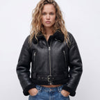 Damen Lammfell-Bomberjacke mit doppelseitigem Design und kurzer Passform