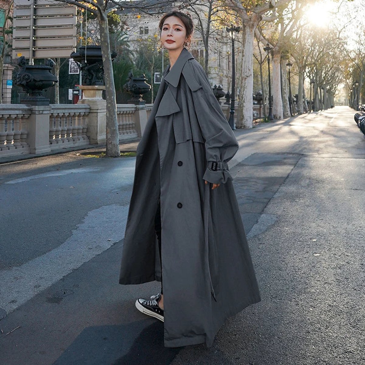 Damen Oversized Maxi-Trenchcoat mit zweireihiger Knopfleiste und Bindegürtel
