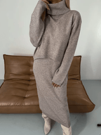 Damen Set aus Rollkragenpullover und Kleid aus weichem Strick