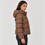 Damen Kurze Pufferjacke mit Kapuze – Steppjacke mit Stehkragen und horizontaler Steppung, Winter