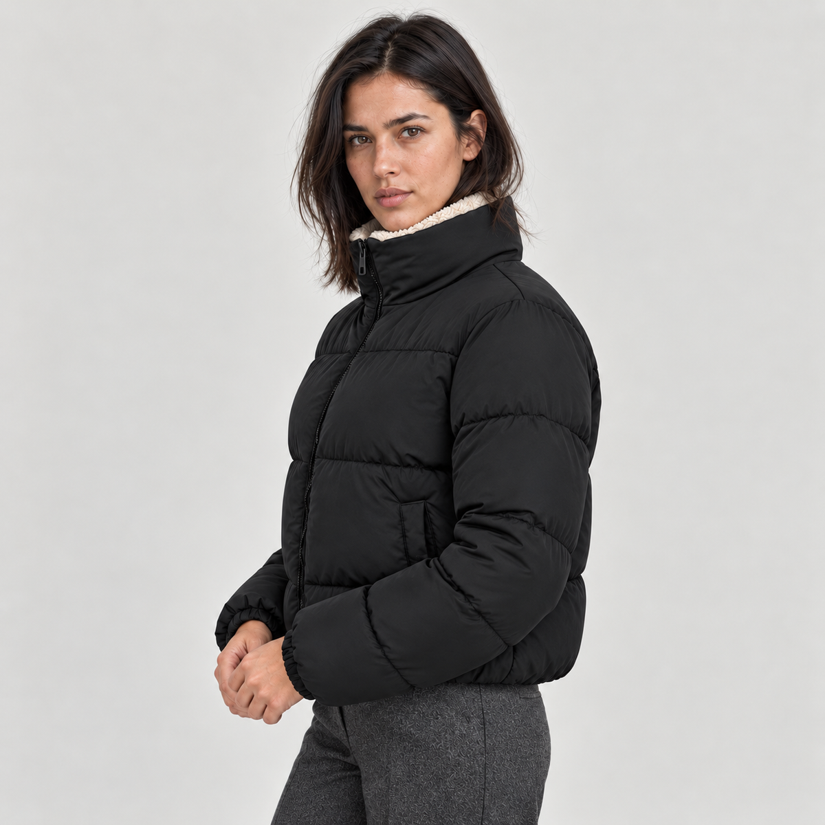 Damen Kurze Steppjacke mit Teddykragen – Pufferjacke mit Stehkragen und Reißverschluss, Winter