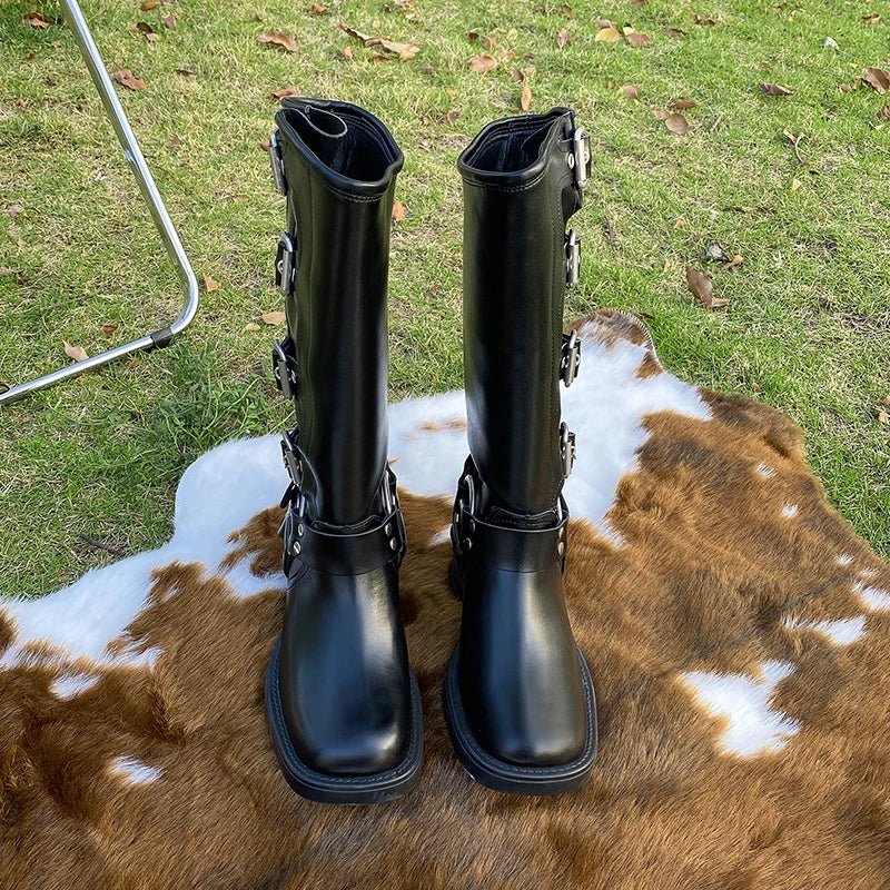 Damen kniehohe Stiefel mit verstellbaren Schnallen