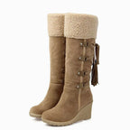 Damen Kniehohe Winterstiefel mit Kunstfell – Keilabsatz Schneestiefel mit Quasten