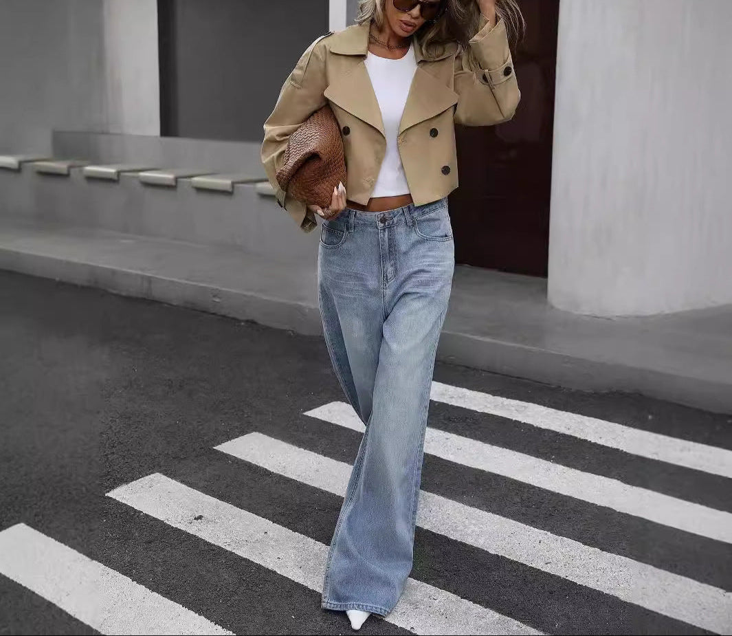 Damen kurzer zweireihiger Trenchcoat mit tailliertem Schnitt und Gürtel