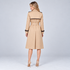Damen Trenchcoat Beige mit Kontrastpaspeln – Langer Mantel mit Bindegürtel und Doppelknopfleiste, Herbst