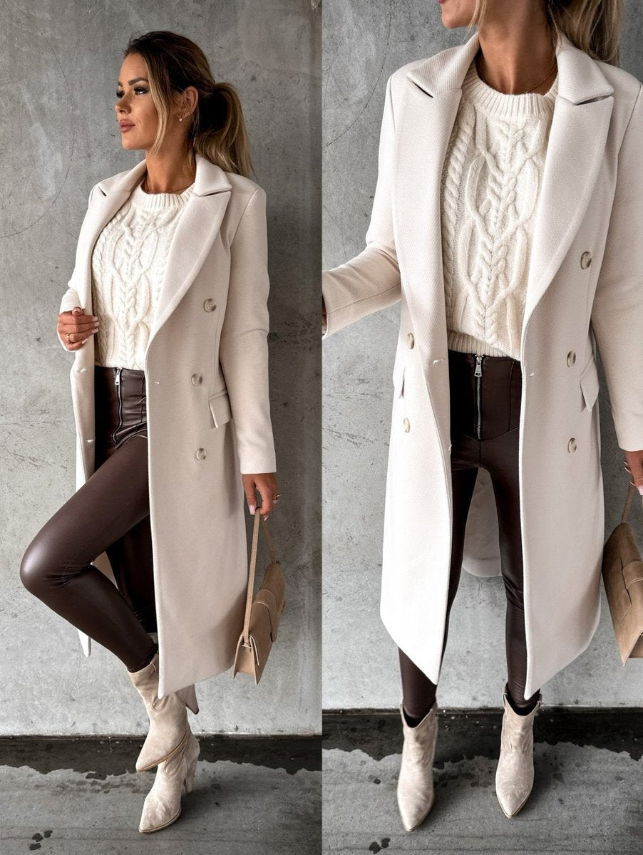 Damen langer Wintermantel mit breitem Revers und goldenen Knöpfen