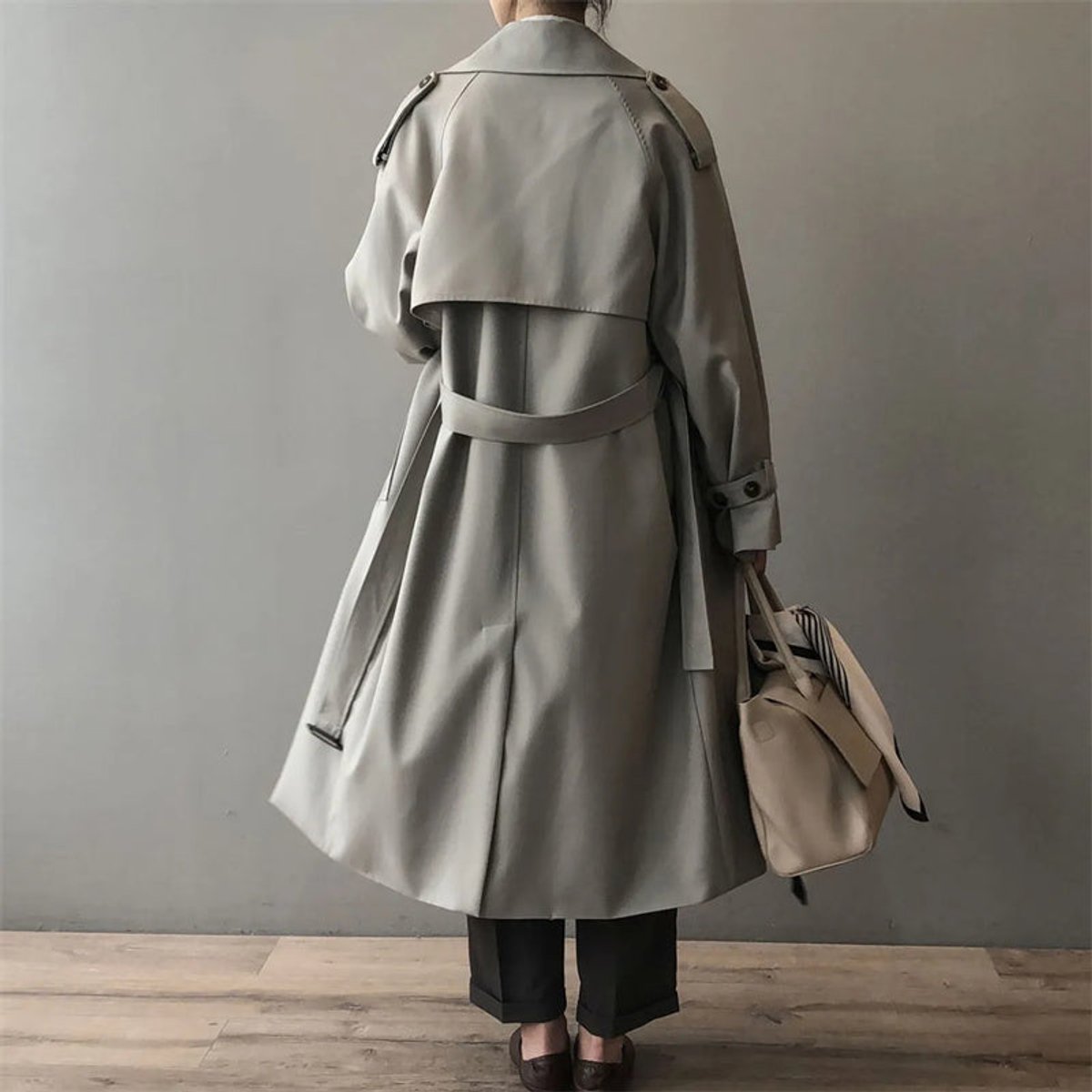 Damen langer wasserabweisender Trenchcoat mit Doppelreiher und Reverskragen