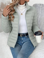 Damen leichte Steppjacke mit Stehkragen, Polyester-Isolierung und Reißverschluss