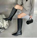 Damen spitz zulaufende kniehohe Stiefel mit bequemer Passform