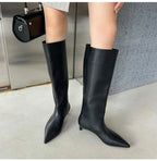 Damen spitz zulaufende kniehohe Stiefel mit bequemer Passform