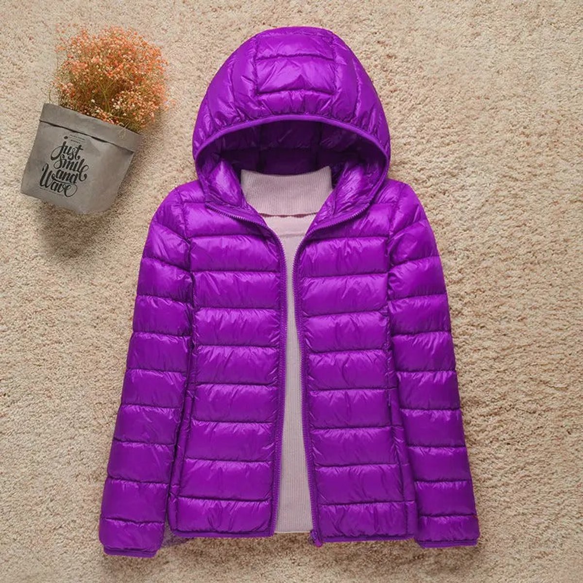 Damen ultraleichte Steppjacke mit Kapuze und Daunenfüllung