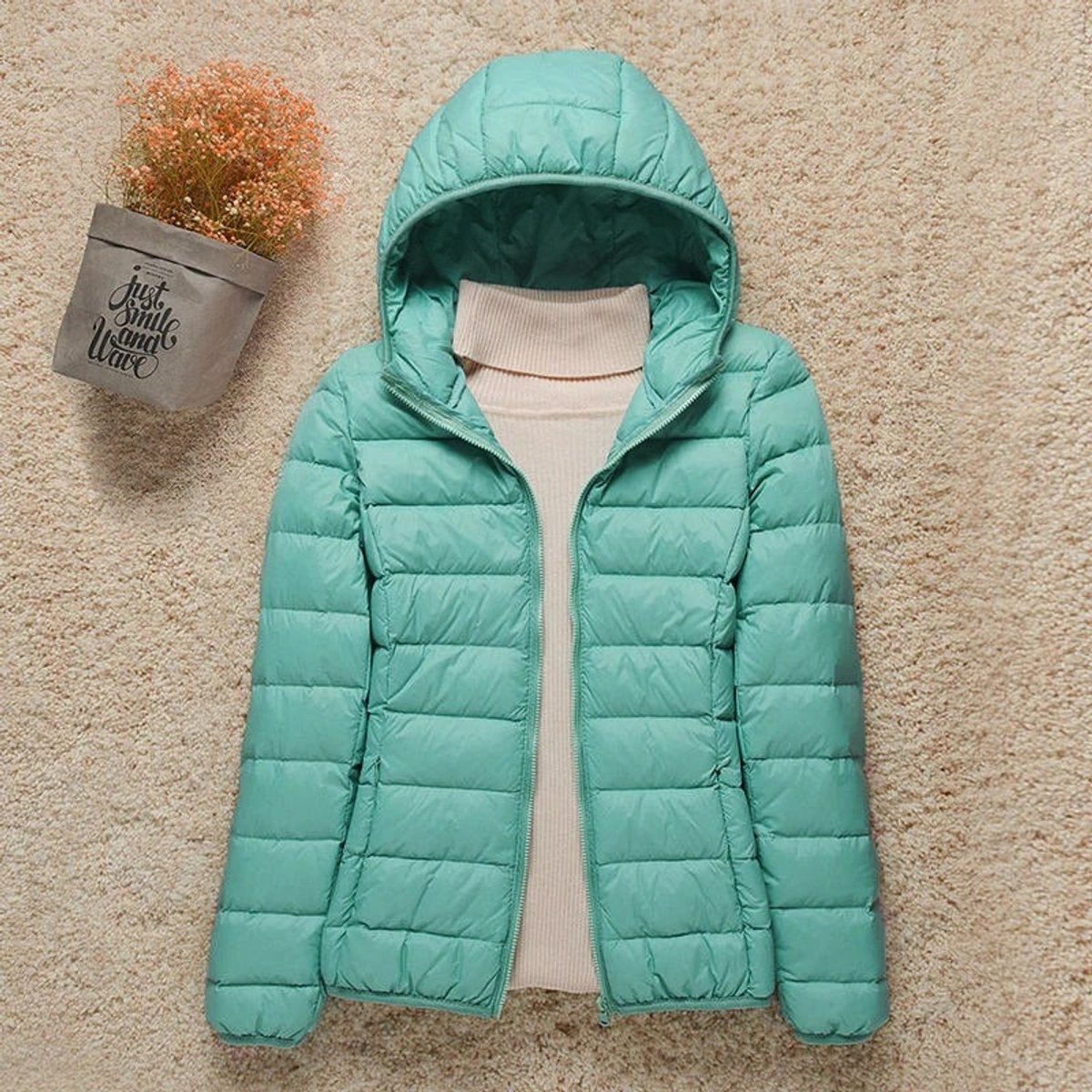 Damen ultraleichte Steppjacke mit Kapuze und Daunenfüllung