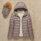 Damen ultraleichte Steppjacke mit Kapuze und Daunenfüllung