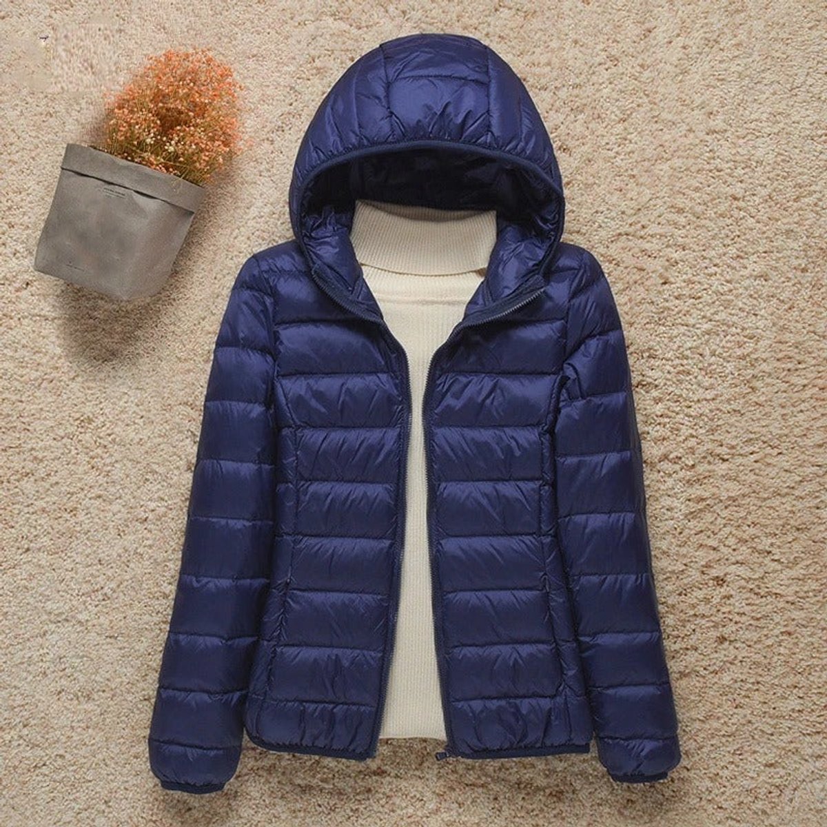 Damen ultraleichte Steppjacke mit Kapuze und Daunenfüllung