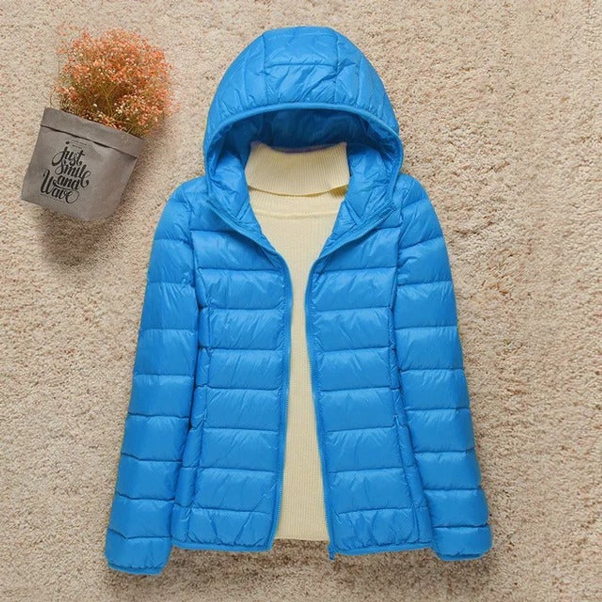 Damen ultraleichte Steppjacke mit Kapuze und Daunenfüllung