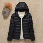 Damen ultraleichte Steppjacke mit Kapuze und Daunenfüllung