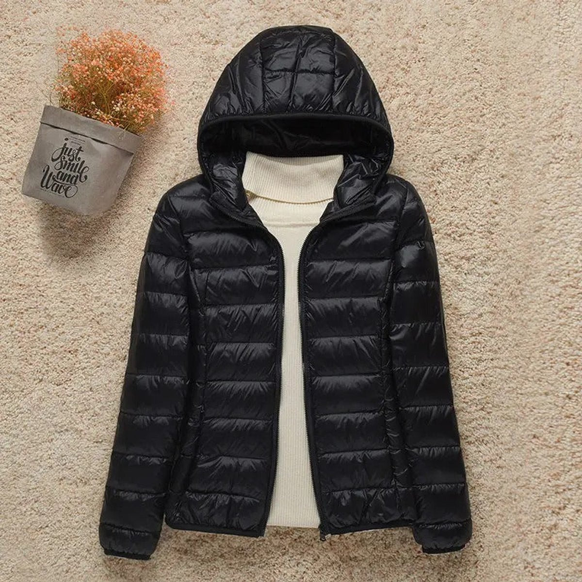 Damen ultraleichte Steppjacke mit Kapuze und Daunenfüllung