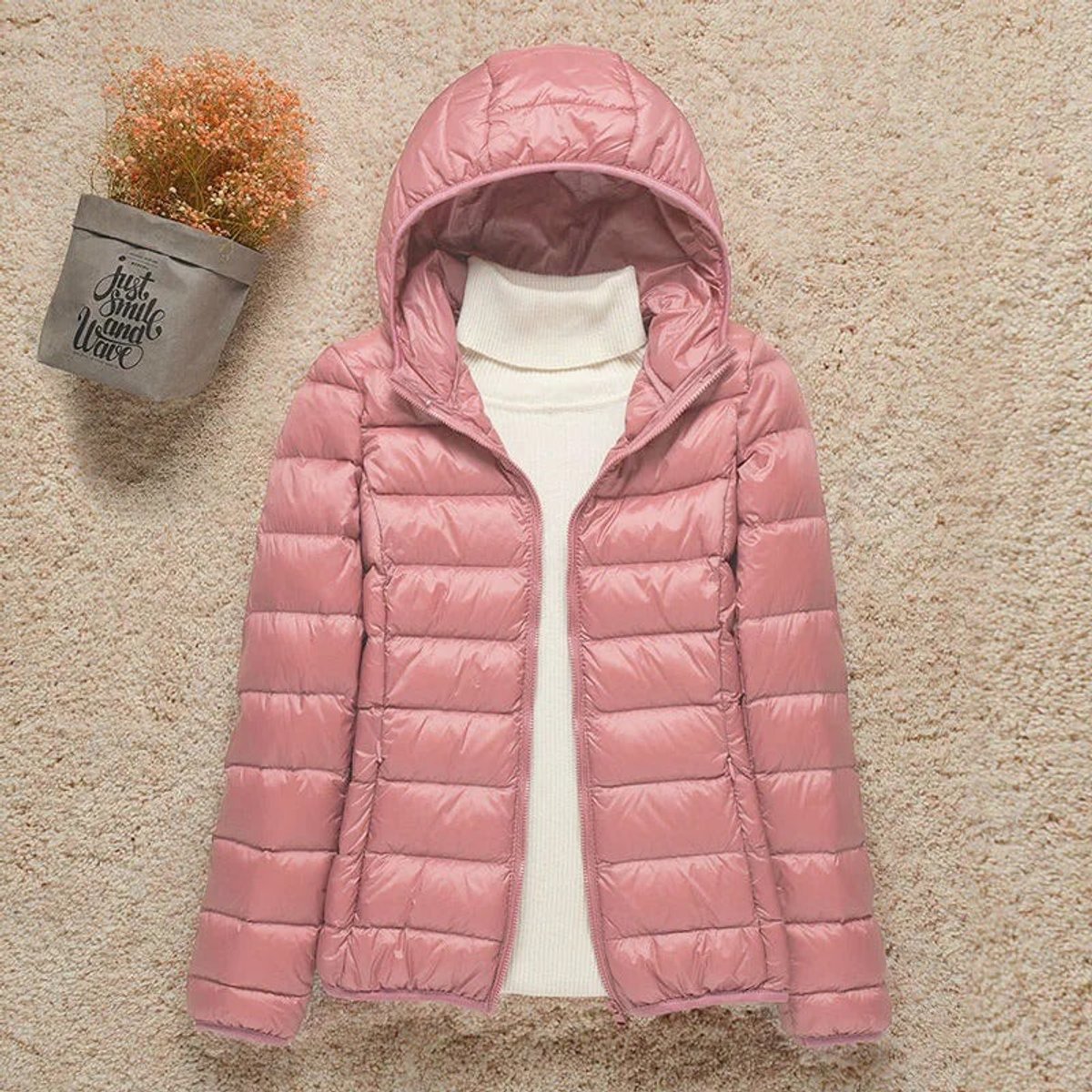 Damen ultraleichte Steppjacke mit Kapuze und Daunenfüllung