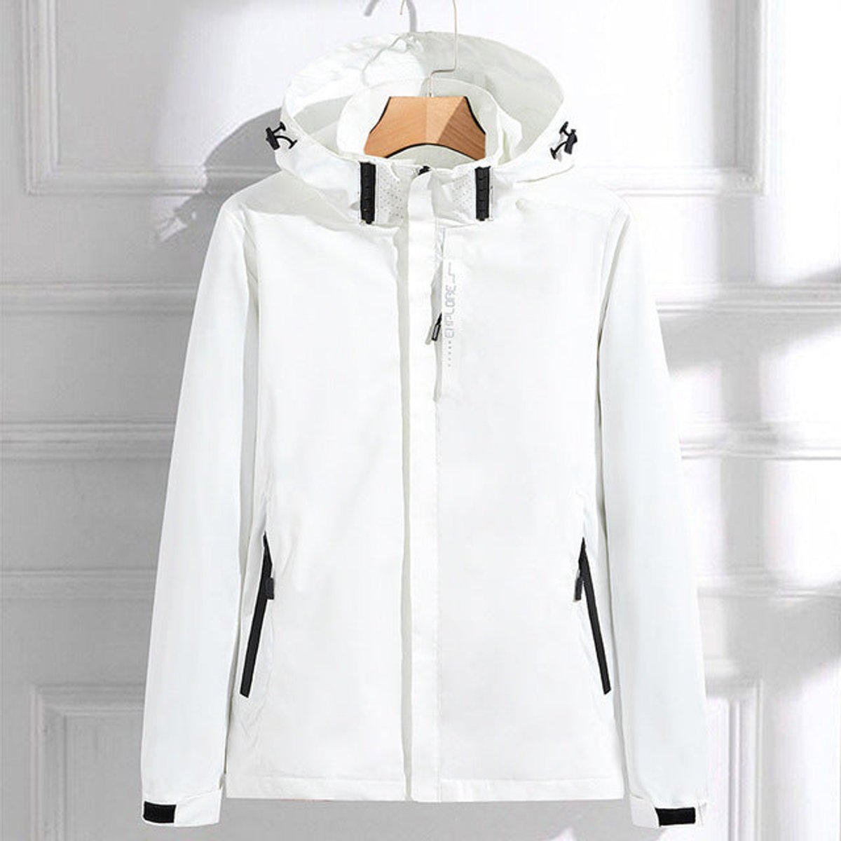 Damen wasserdichte Regenjacke mit abnehmbarer Kapuze und verstellbarer Passform