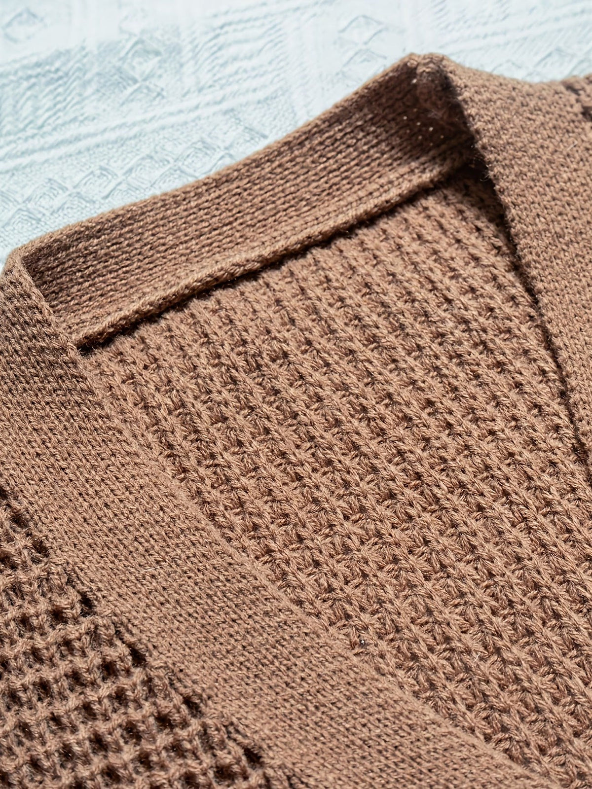 Herren-Cardigan mit V-Ausschnitt und Waffelstrick