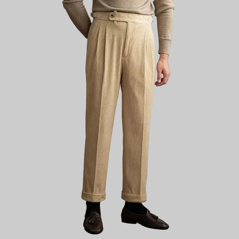 Herren Cordhose mit Bundfalten, Knopfverschluss und geradem Schnitt
