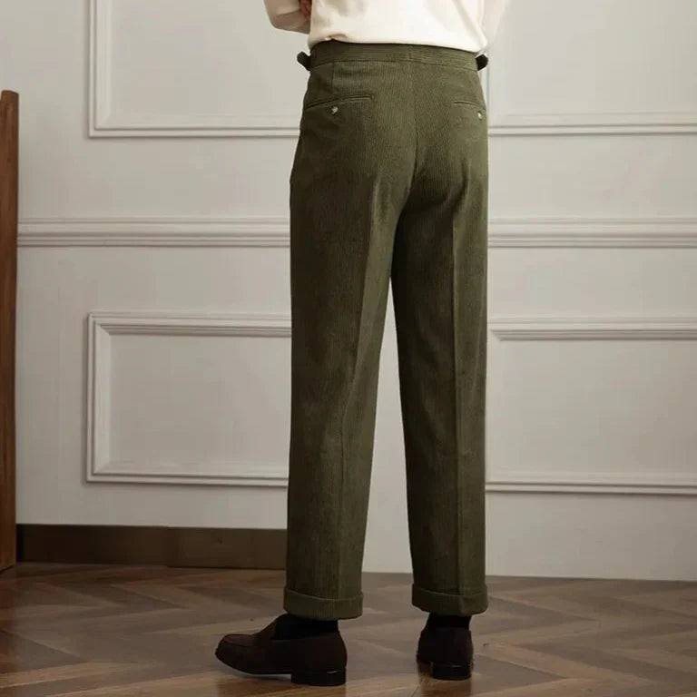 Herren Cordhose mit Bundfalten, Knopfverschluss und geradem Schnitt