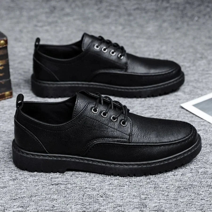 Herren Derby-Schuhe mit sichtbaren Ziernähten und Profilsohle