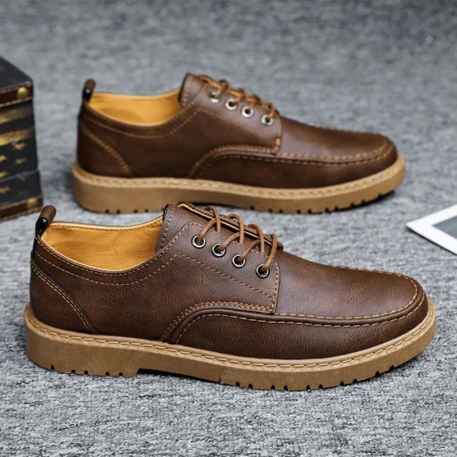 Herren Derby-Schuhe mit sichtbaren Ziernähten und Profilsohle