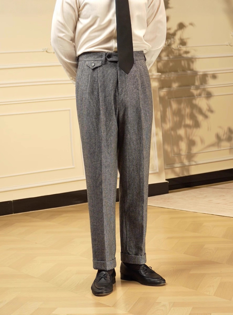 Herren Hose mit Bundfalten, geradem Bein und strukturiertem Finish