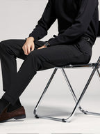 Herren Hose mit hoher Taille, Bundfalten und seitlichen Verstellriemen