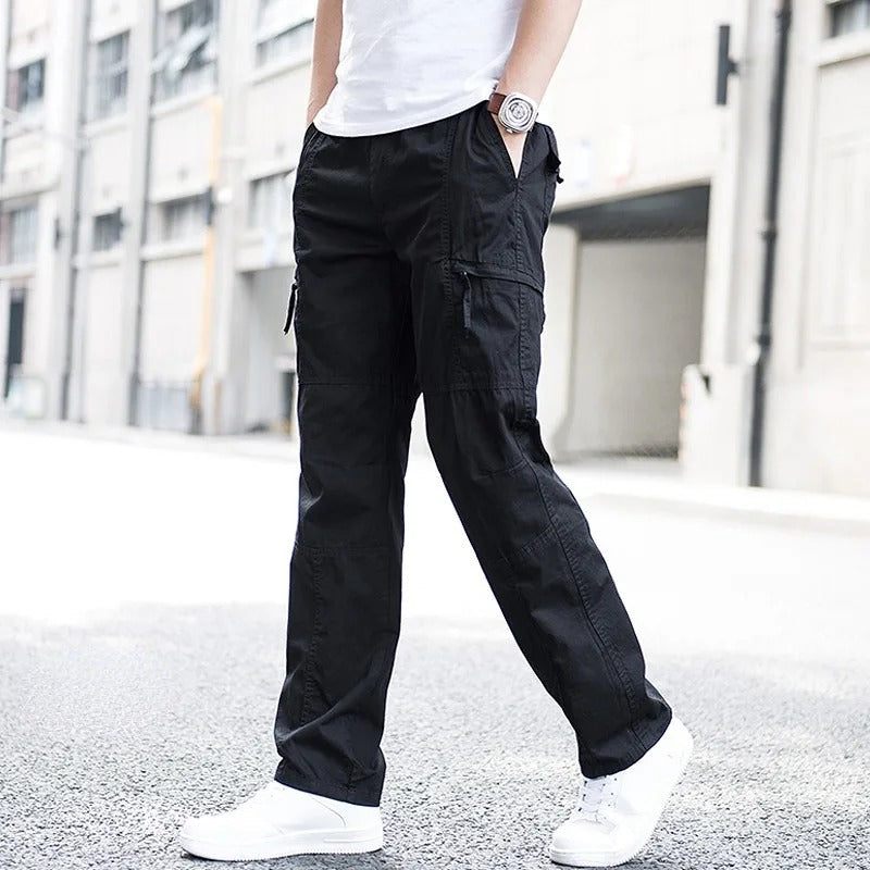 Herren Hose mit seitlichen Taschen, geradem Schnitt und sichtbaren Nähten