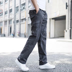 Herren Hose mit seitlichen Taschen, geradem Schnitt und sichtbaren Nähten