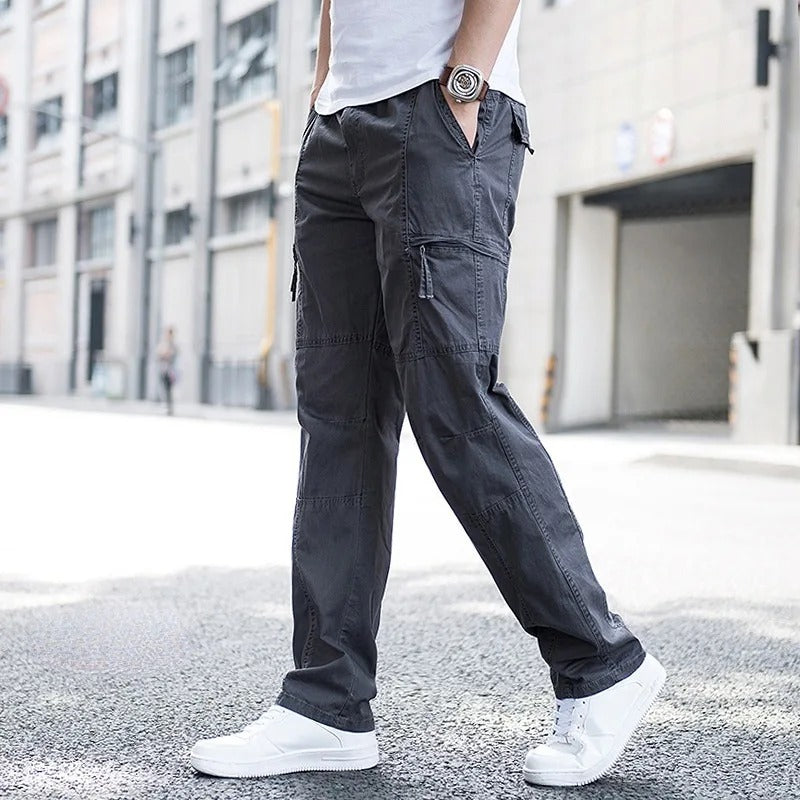 Herren Hose mit seitlichen Taschen, geradem Schnitt und sichtbaren Nähten