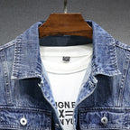 Herren Jeansjacke im klassischen Stil mit Knopfverschluss und Brusttaschen