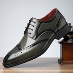 Herren Oxford-Schuhe mit floraler Zehenkappe und perforierten Details
